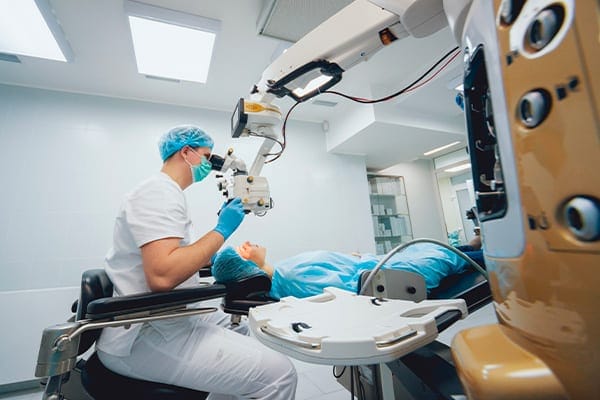 l hypermetropie peut elle disparaitre dr arthus drevon chirurgie ophtalmologique lyon chirurgie refractive chirurgie de la cataracte surface oculaire